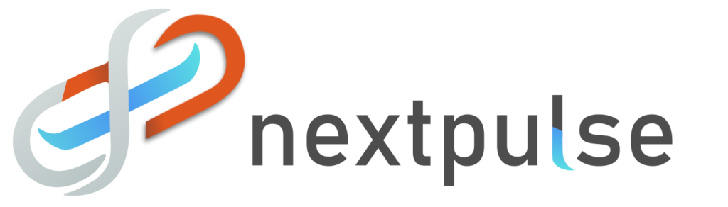 Das Nextpulse Logo bestehend aus ineinander verschlungenen Ketten in grau, blau und orange, daneben der Schriftzug "nextpulse" in scwhwarz